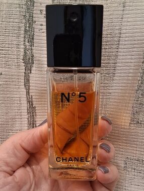 CHANEL N°5 Women's Eau de Parfum - Amber Gold Bottle